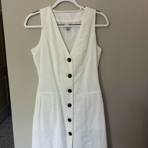 Elegant White Sleeveless Dress